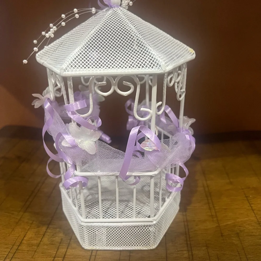 Wilton White and Lavender Gazebo Decoration